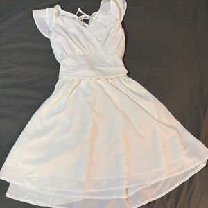 Elegant White Sleeveless Dress